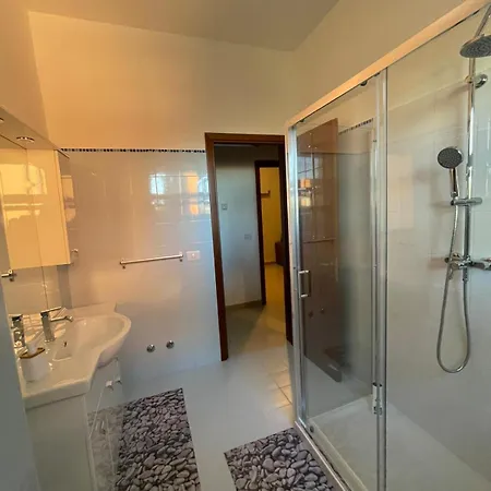 Casa Pontina 2 Vicino Ospedale Icot Apartmán